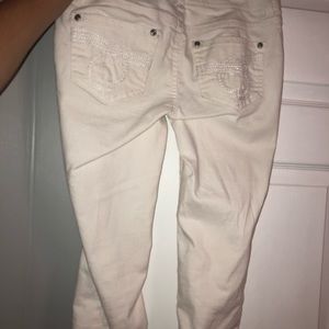 White fitted jeans